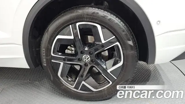 Volkswagen Touareg 2025 — ფოტო 20/33