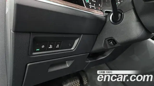 Volkswagen Touareg 2025 — ფოტო 26/33