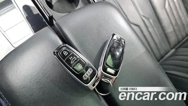 Audi A8 2020 — Photo 8/40