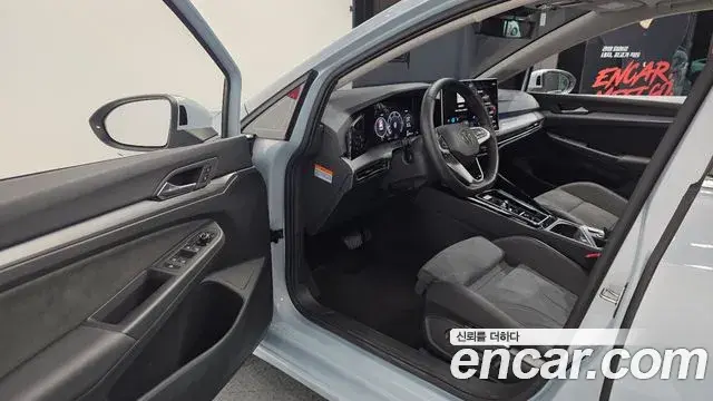 Volkswagen Golf 2025 — Photo 10/20