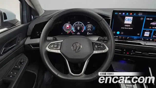 Volkswagen Golf 2025 — Photo 13/20