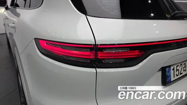 Porsche Cayenne 2022 — Photo 13/32