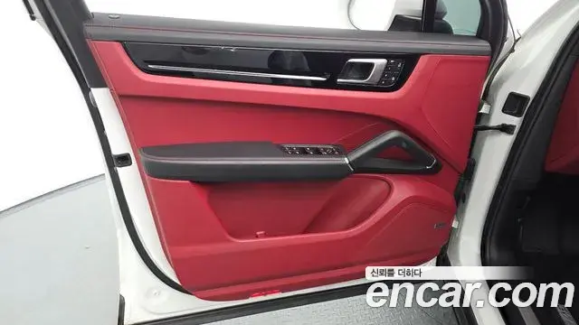 Porsche Cayenne 2022 — Photo 11/32