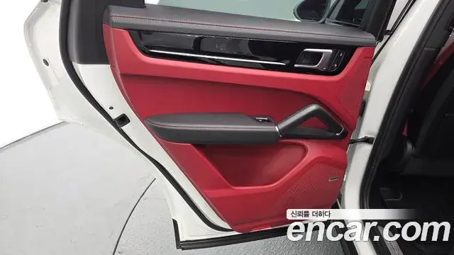 Porsche Cayenne 2022 — Photo 19/32