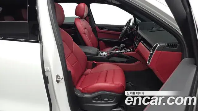 Porsche Cayenne 2022 — Photo 29/32