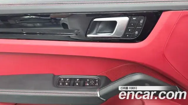 Porsche Cayenne 2022 — Photo 21/32