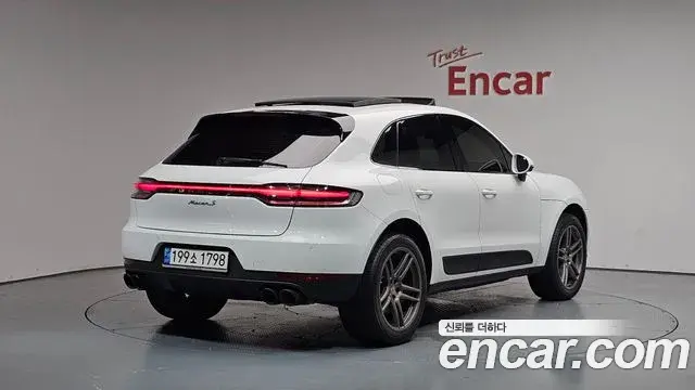 Porsche Macan 2021 — Фото 2/20