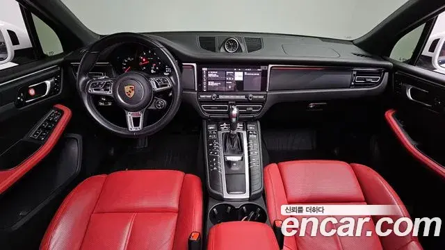 Porsche Macan 2021 — Фото 7/20