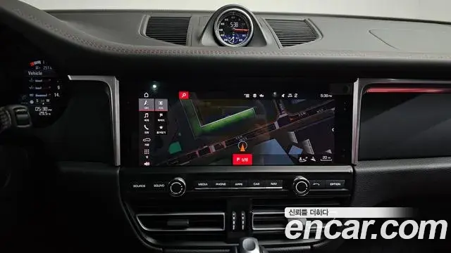 Porsche Macan 2021 — Фото 14/20