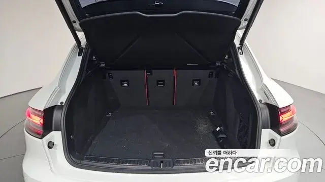 Porsche Macan 2021 — Фото 20/20