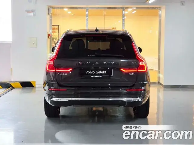 Volvo XC60 2025 — ფოტო 4/20