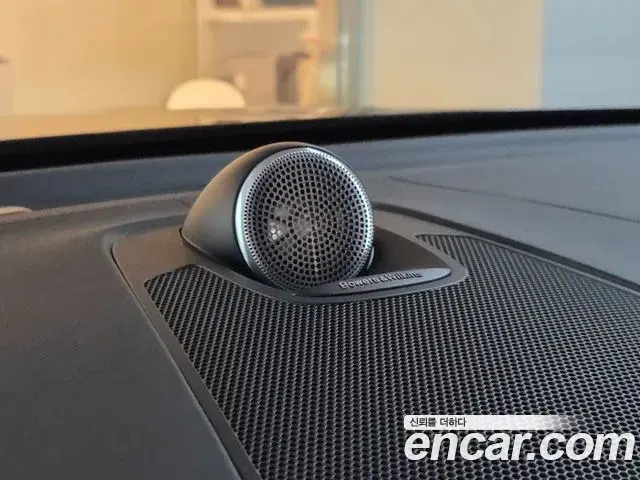Volvo XC60 2025 — ფოტო 17/20