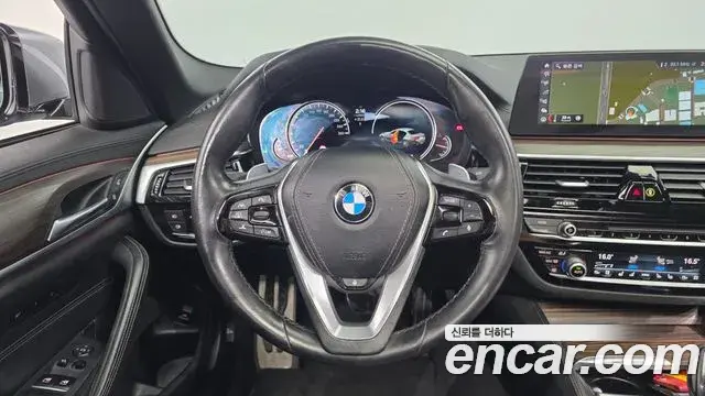 BMW 5 Series 2018 — Фото 13/20