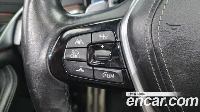 BMW 5 Series 2018 — Фото 18/20