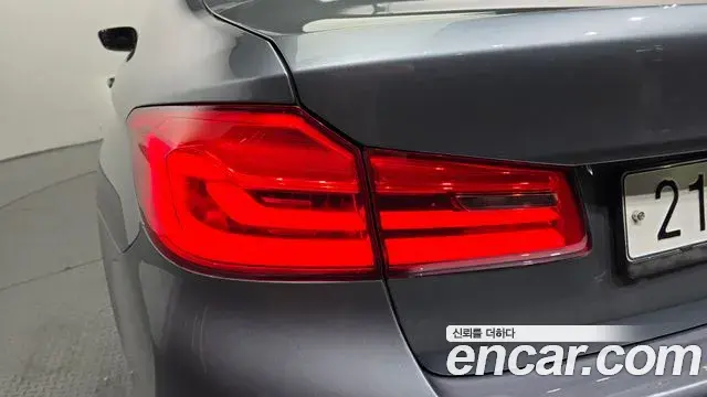 BMW 5 Series 2018 — Şəkil 4/35