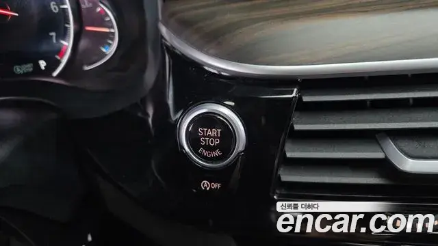 BMW 5 Series 2018 — Şəkil 13/35