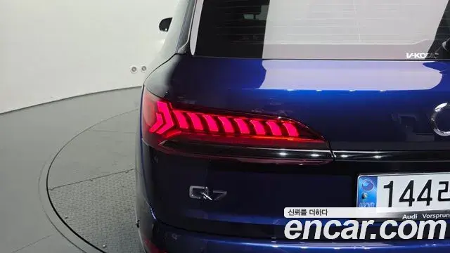 Audi Q7 2023 — Şəkil 31/34