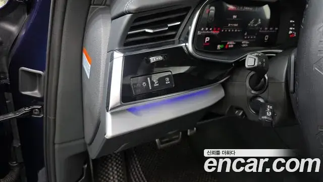 Audi Q7 2023 — Şəkil 12/34