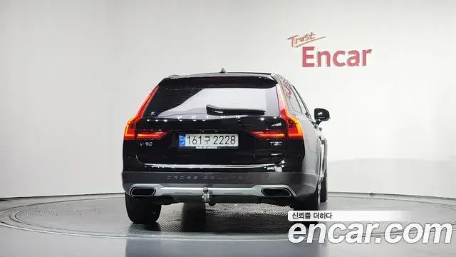 Volvo V90 Cross Country 2019 — Şəkil 15/20