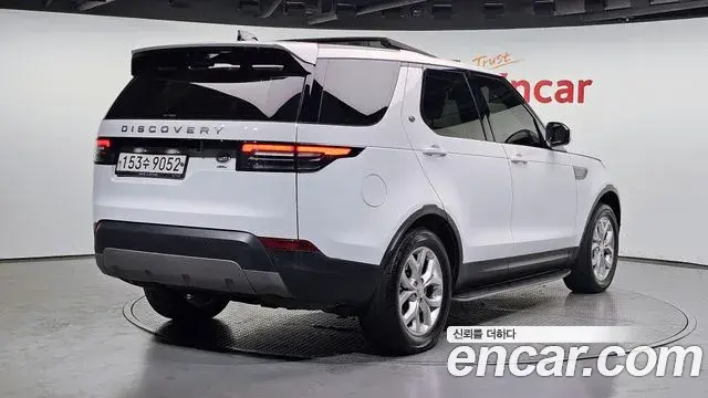 Land Rover Discovery 5 2019 — ფოტო 1/32