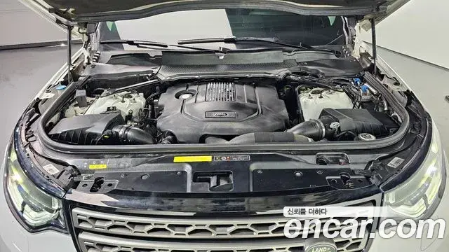 Land Rover Discovery 5 2019 — ფოტო 4/32