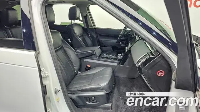 Land Rover Discovery 5 2019 — ფოტო 19/32
