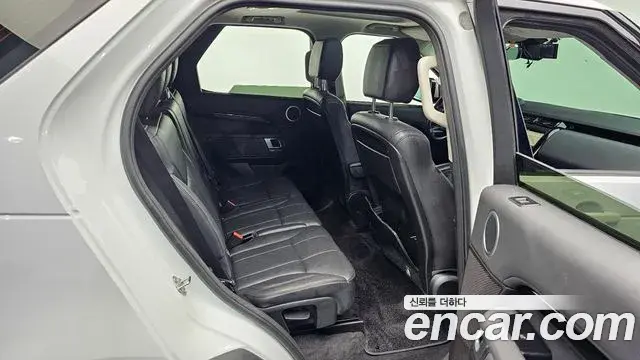 Land Rover Discovery 5 2019 — ფოტო 15/32
