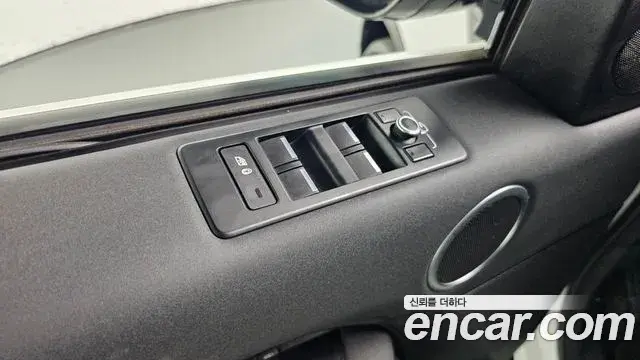 Land Rover Discovery 5 2019 — ფოტო 28/32