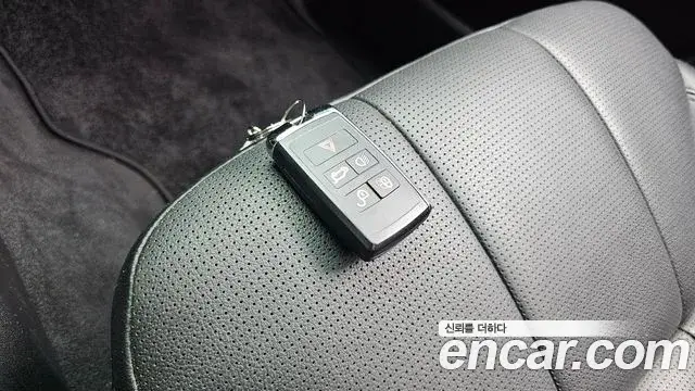 Land Rover Discovery 5 2019 — ფოტო 20/32