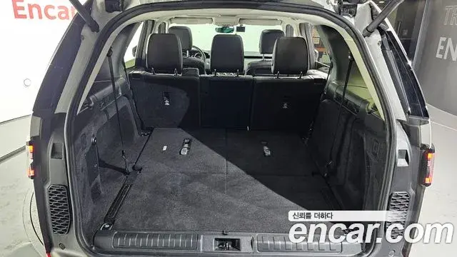 Land Rover Discovery 5 2019 — ფოტო 2/32