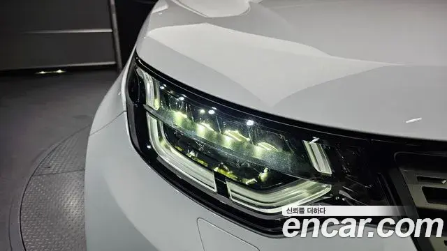 Land Rover Discovery 5 2019 — ფოტო 5/32