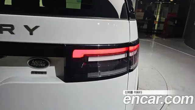 Land Rover Discovery 5 2019 — ფოტო 25/32
