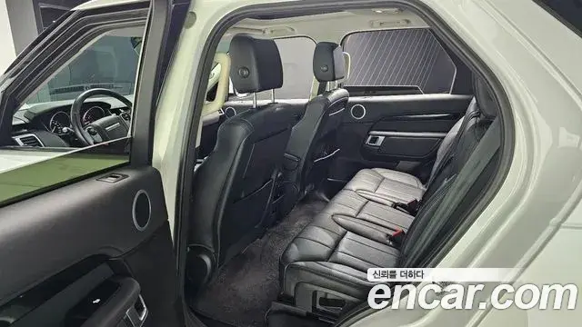Land Rover Discovery 5 2019 — ფოტო 32/32