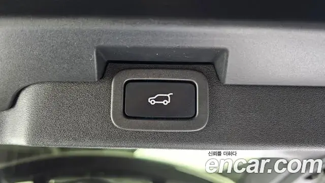Land Rover Discovery 5 2019 — ფოტო 14/32