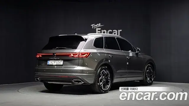 Volkswagen Touareg 2024 — ფოტო 14/36