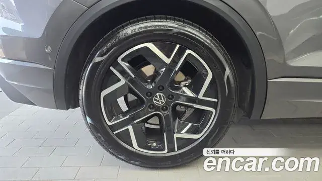 Volkswagen Touareg 2024 — ფოტო 15/36