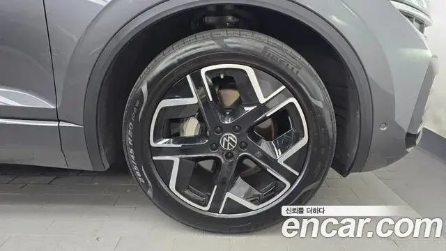 Volkswagen Touareg 2024 — ფოტო 3/36
