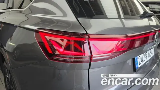 Volkswagen Touareg 2024 — ფოტო 34/36