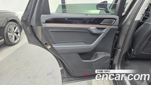 Volkswagen Touareg 2024 — ფოტო 12/36