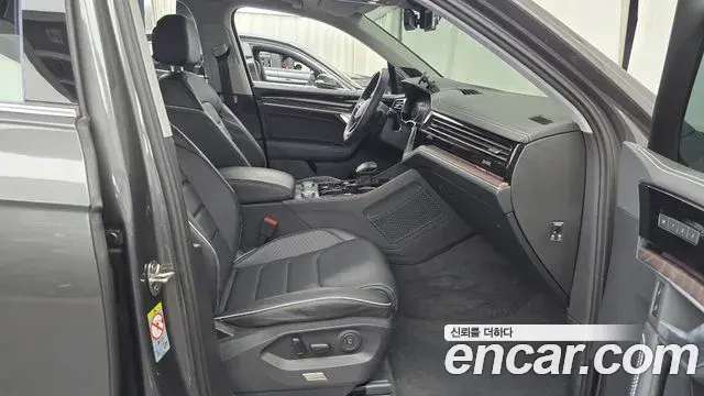 Volkswagen Touareg 2024 — ფოტო 31/36