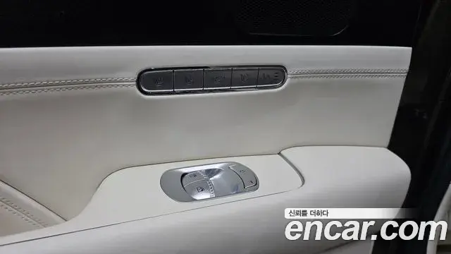 Genesis G90 2022 — Photo 5/31