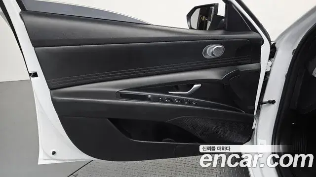 Hyundai The New Avante Hybrid 2021 — Photo 19/31