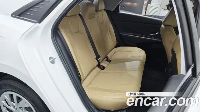 Hyundai The New Avante Hybrid 2021 — Photo 26/31