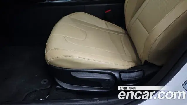 Hyundai The New Avante Hybrid 2021 — Photo 29/31