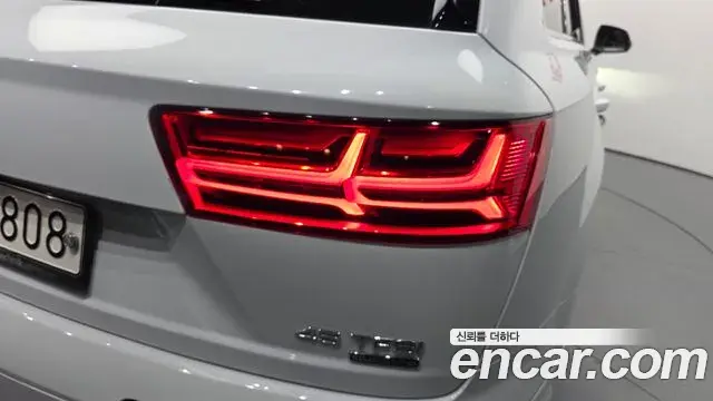 Audi Q7 2019 — Photo 11/34