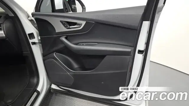 Audi Q7 2019 — Photo 28/34