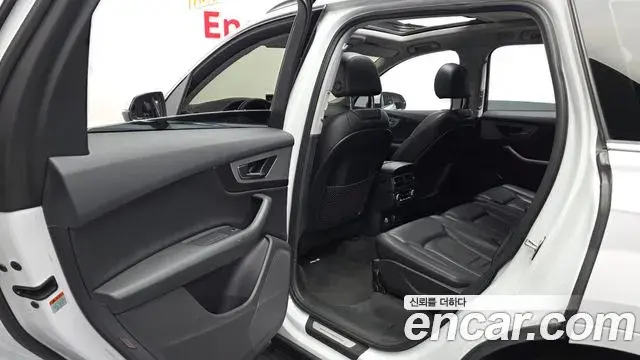 Audi Q7 2019 — Photo 26/34