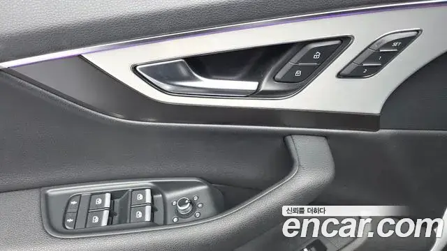 Audi Q7 2019 — Photo 8/34