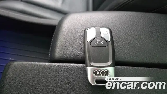 Audi Q7 2019 — Photo 2/34