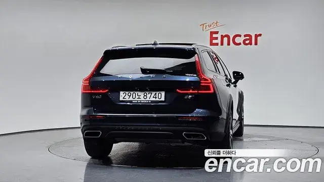Volvo V60 Cross Country 2021 — Şəkil 11/20